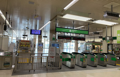 熊谷駅新幹線改札機とコンコース