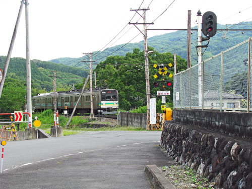 上長瀞駅から国道140へ向かう途中の踏切